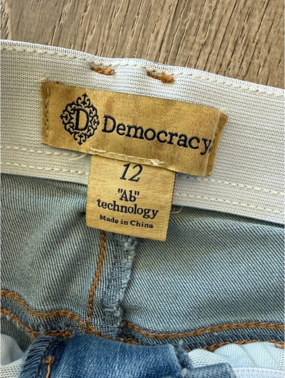 Democracy Women's Light Wash Denim Jeans Size 12 with Frayed Hem - Picture 2 of 6